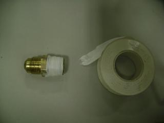 This can damage the plunger. The supplied regulator cap is designed so it will not engage the unused gas type. 4.