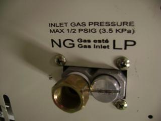 This will keep debris out of regulator. DO NOT use an off the shelf 3/8" NPT pipe plug.
