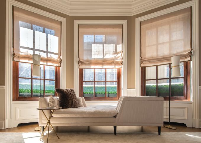 To order Roman shades from Crestron, purchase the appropriate Crestron Roman Shade Kit and provide it to a local workroom to fabricate the final Roman shade with the preferred fabric, or contact the
