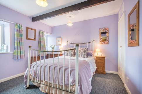 Durham Ox Cottage Old Town, Kirkby Lonsdale, LA6 2EP Breath-taking, out of this world views over Yorkshire Dales National Park 3/4 lovely bedrooms (master with those Dales views) Farmhouse kitchen