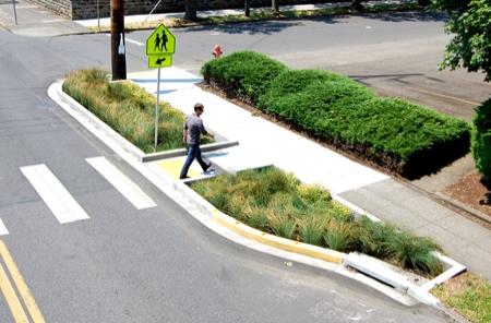 DESIGN GUIDELINES 3 3.5.5. Traffic Calming Traffic calming features should be integrated into the design of streets.