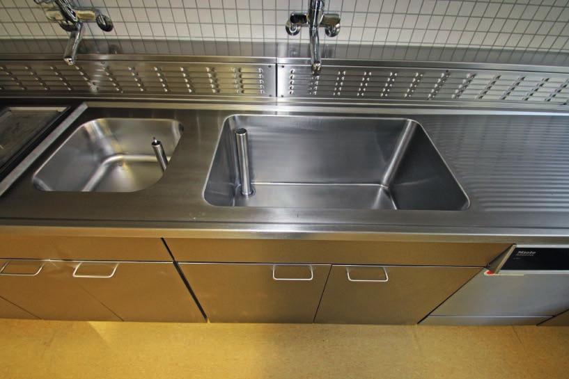 4. Laboratory furniture (stainless steel)