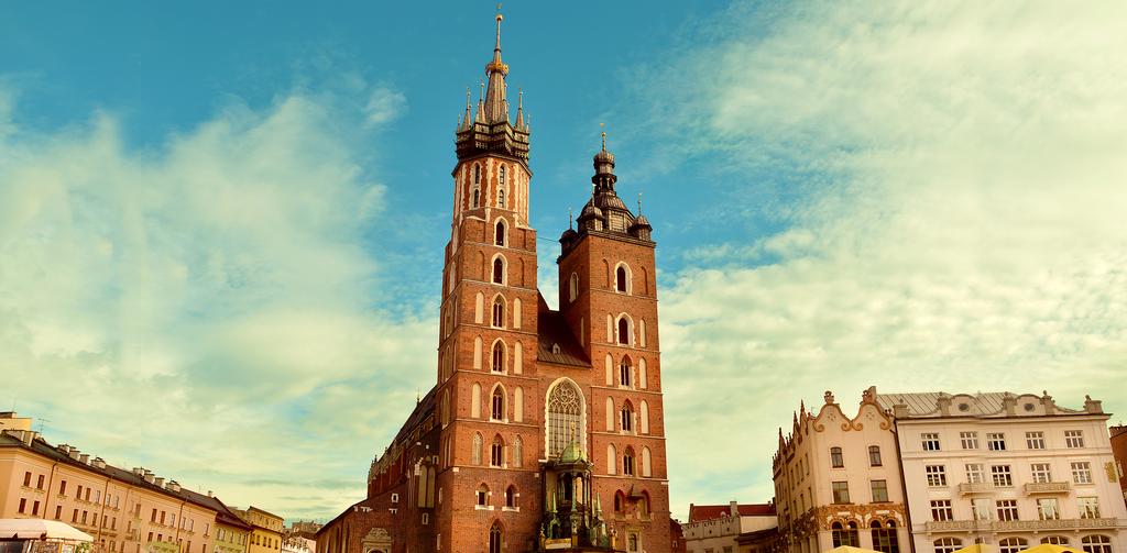 TRIP HIGHLIGHTS A LESSON IN HISTORY VISIT THE SITE WHERE WORLD WAR II BEGAN A DIVERSE HERITAGE THE PRIDE OF POLAND MUSICAL MASTERPIECES A NATION ON THE RISE DISCOVER THE RICH JEWISH ROOTS AND CULTURE