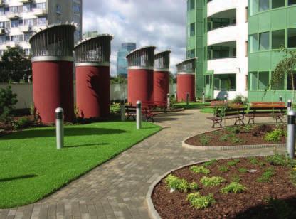 On extensive green roofs, it allows the use of plants with a low level of resistance to dry periods and extends the intervals between necessary watering.