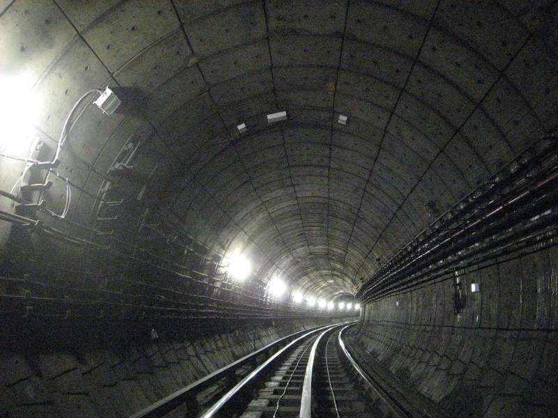 Wireless Sensor Network in London Underground Tunnel Gateway [Ring1685] Crackmeter [ID8972 Ring1689] Inclinometer [ID8981 Ring1689] Inclinometer