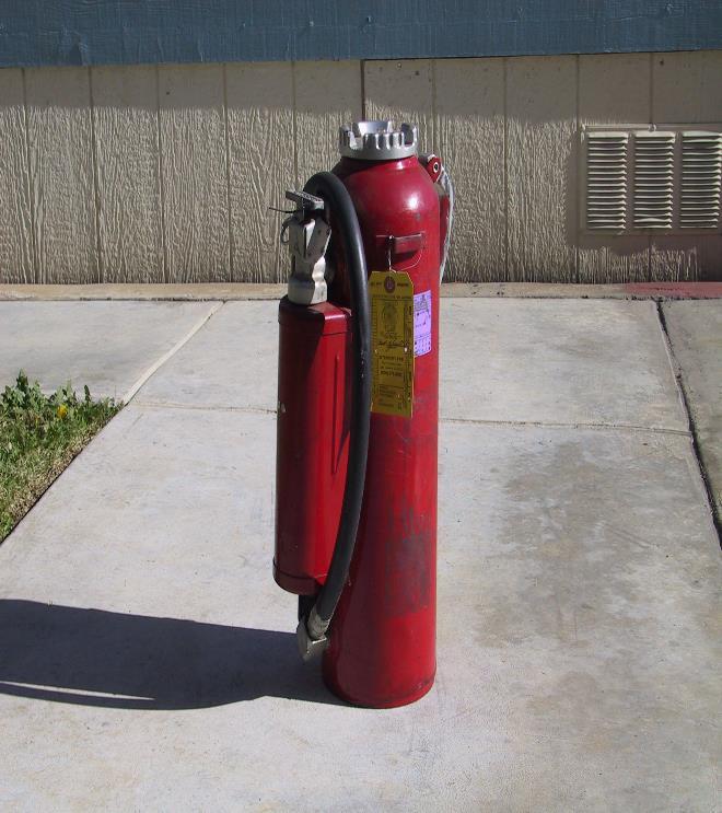 Engine Module Page 4 of 7 Dry Chemical Extinguishers There are five types of dry chemical agent, and each has certain advantages and disadvantages.