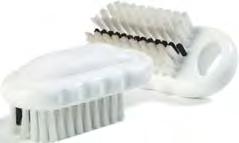 Dual Surface block design keeps the bristles working at almost every angle.