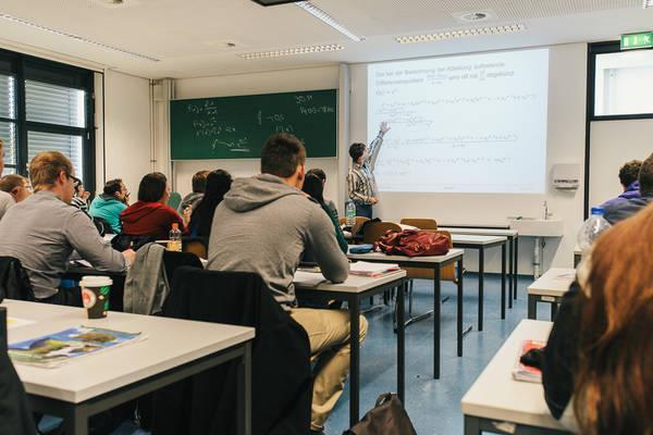 General Principles The Hochschule Hannover has its focus on teaching has its most distinguishing mark in practice orientation is a tutor and supporter for students who set up a new business supports