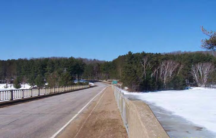 EXISTING CONDITIONS OXTONGUE LAKE NARROWS Highway 60 is a rural collector two-lane undivided highway with a posted speed