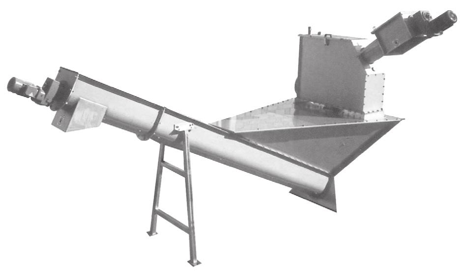 The settled matter is conveyed horizontally to a grit hopper where an inclined extraction screw achieves washing and dewatering of particles along the transit path to the ejection point.