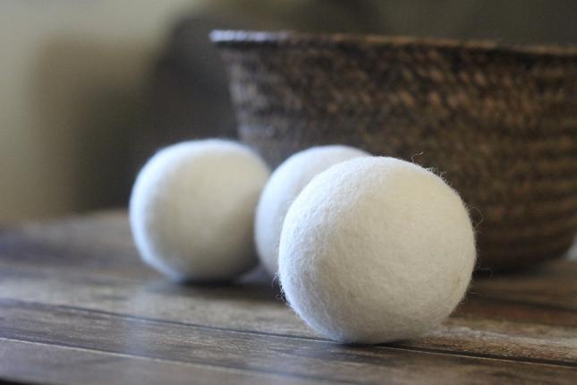Do it YOURSELF FABRIC SOFTENER AND STATIC REDUCER USE WOOL DRYER BALLS + 3-4 DROPS OF ESSENTIAL OILS Wool dryer balls are 100% natural replacement for dryer sheets.