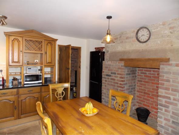 DINING KITCHEN 13'3" x 14' (404m x 427m ) Window overlooking and a rear door leading to the rear courtyard Fitted with a range of timber units which at floor level comprise cupboards and drawers with