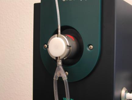 When switching the device on, no LED must emit light and no error message must be shown on the display. VI. 1. Installation of the infiltration pump Take the WAL Applicator from the sterile package.