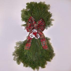 It will have a red and gold stripped bow and a set of 2 brown ponderosa pine cones.