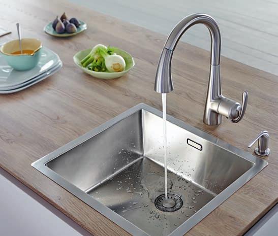 GROHE ZEDRA NEW ERGONOMIC COMFORTABLE ELEGANT Elegance and harmony combined Zedra combines contemporary design and maximum functionality with proven reliability for rigorous everyday use.
