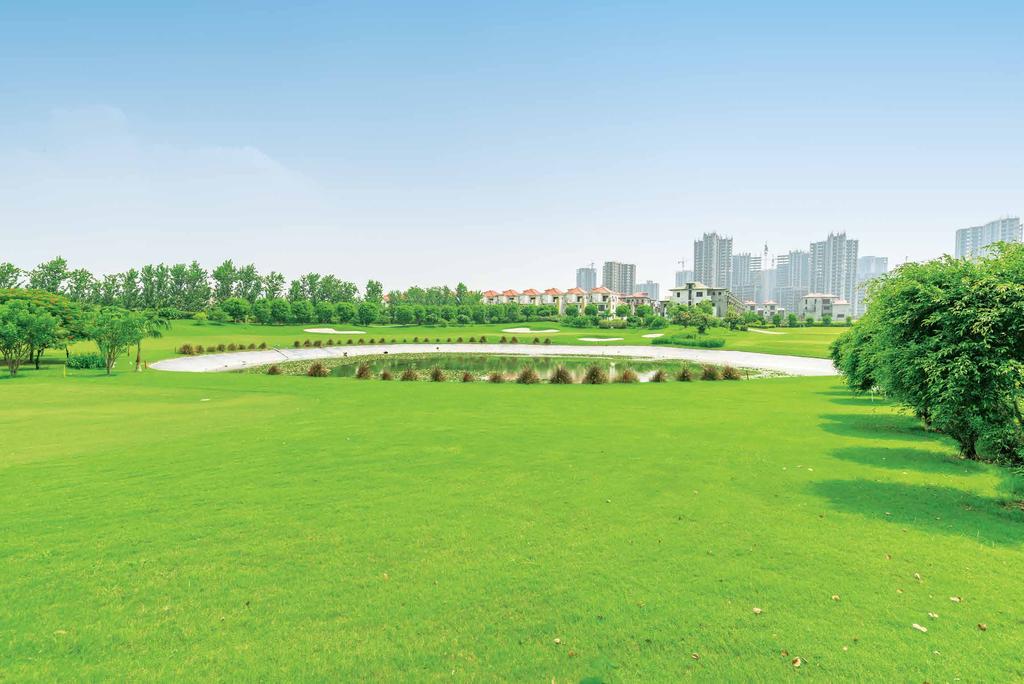 HOMES THAT LIVE UP TO THE HIGH STANDARDS OF LUXURY YOU RE ACCUSTOMED TO. PERHAPS, EVEN EXCEED THEM. Introducing Golf Living. Kalpataru Vista is much more than a luxurious address.