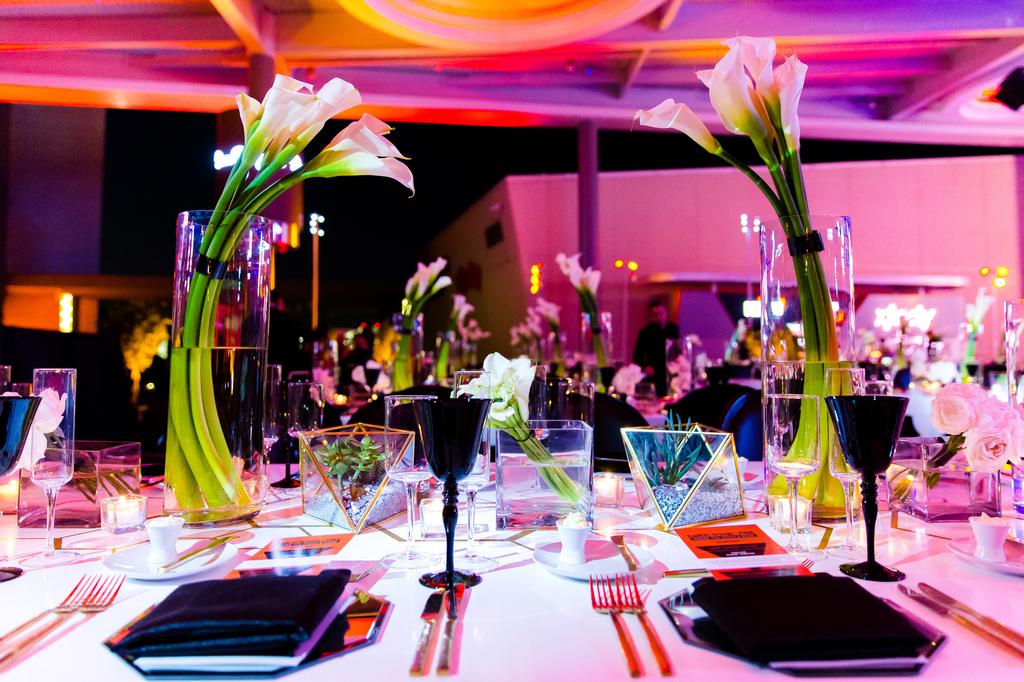 returning the following evening to finish each table setting. At sundown on gala night, all knew it was well worth the effort! The design concept was a hit and the guests had a fantastic time.