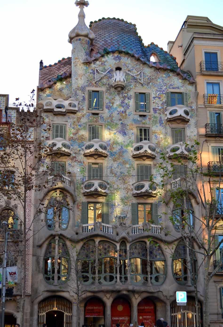 Art Nouveau Style Antoni Gaudí Casa Batlló 1904-1906