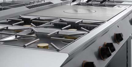 The Essence, thanks to the levelled top, reduces the efforts in moving pots, pans, etc.