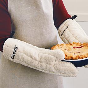 place of proper fitting oven mitts Never use wet oven mitts or potholders