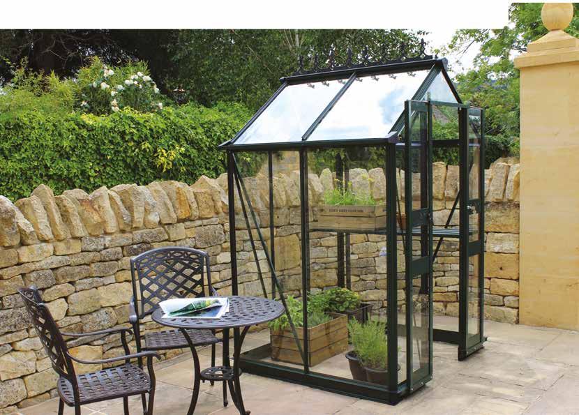 4 Eden Birdlip 100% Designed and Manufactured by British Craftsmen Although the smallest greenhouse in the range, the Birdlip is big on features and performance.