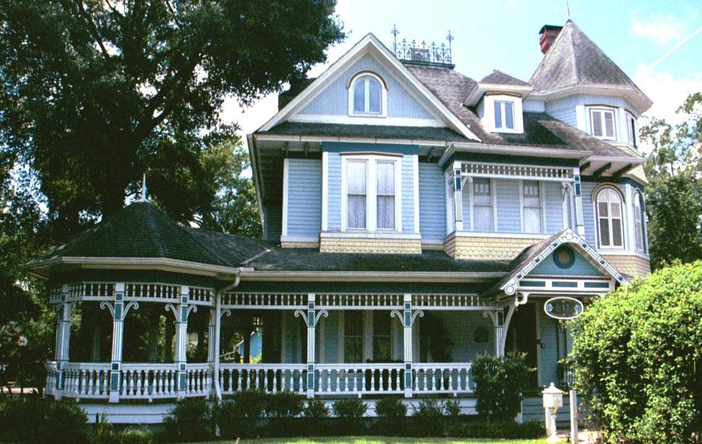 32 Abundance of decorative trim High porches Roofs with steep gables,