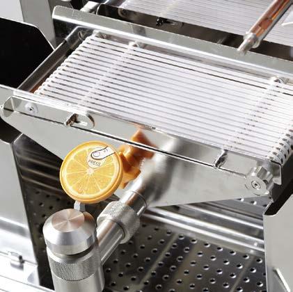 By cutting the fruit precisely, the SCS system avoids tearing the peel and thereby contaminating the