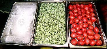 Methods Figure 2-2. Products for steamer tests: ice pans, frozen green peas, and red potatoes.