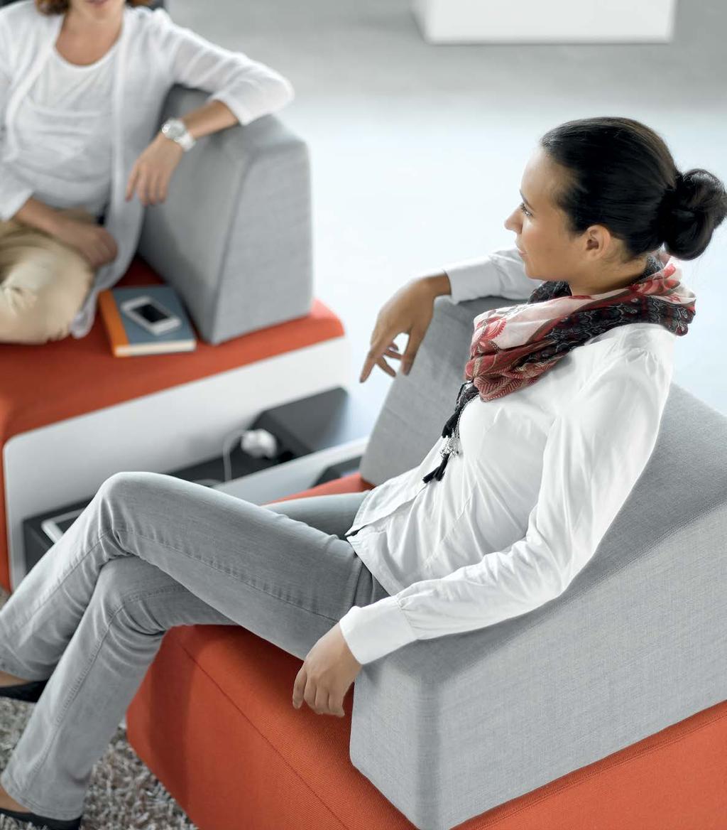 ENHANCED ERGONOMICS, COMFORT AND SUPPORT B-Free lounge seating welcomes varied