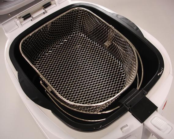 Do not place this unit on other appliances, uneven surfaces or where it could be subject to heat sources (i.e., ovens), direct sunlight or excessive dust. Always operate on a flat horizontal surface.
