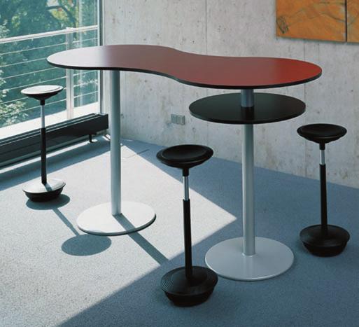 With its unique shape, a comfortable personal distance between people allows for a relaxed discussion atmosphere. The Sitz stool opens up a new dimension of mobility.
