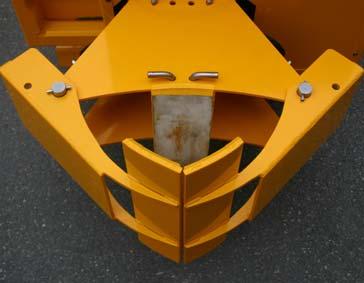 The straddle leg model (right) has an adjustable leg feature which handles drums with capacities to 1000 lb./454 kg.
