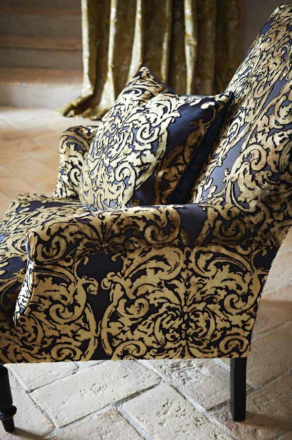 oval damask motifs, similar in style to those that Fortuny often used in his