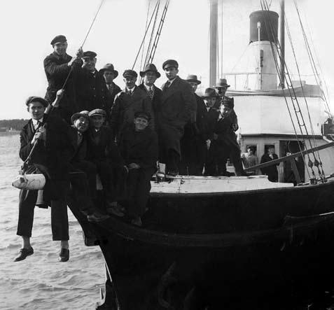154 Muziejininkų darbai ir įvykių kronika. 2010, 1 PARODOS MUZIEJUJE įplaukė 4 laivai su Lietuvos, 33 laivai su Klaipėdos vėliava. 1923 m. pab. jūrinius laivus turėjo tik dvi vietinės kompanijos.