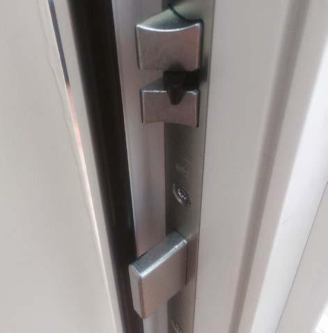 Anti-manipulation Cylinder To prevent cylinder manipulation, Ultimate entrance doors are fitted with a 3 star high security cylinder