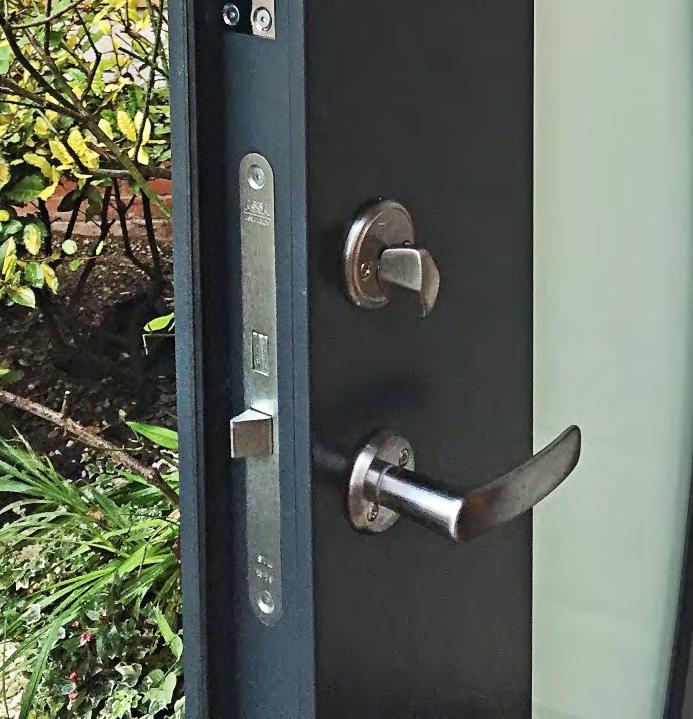 CERBERUS DOORS Optional lock / Night latch As an optional lock or night latch we use ASSA & Dorma.