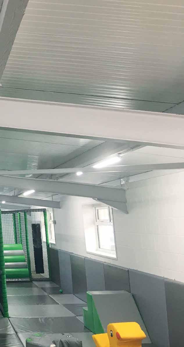 LED Battens The Foxton Range of LED Battens replaces 4ft to 6ft T5 and T8 batten fittings with a colour temperature of 3000K, 4000K