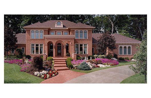 Italian Style Italian style homes -- part of the more general Mediterranean style -- feature gently-pitched roofs with wide, overhanging eaves supported by large decorative brackets recalling the