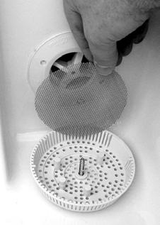 USING THE SINK 1. Turn the torque knob and lower the basket strainer. PRODUCT OPERATION 2. Fill the sink with water.