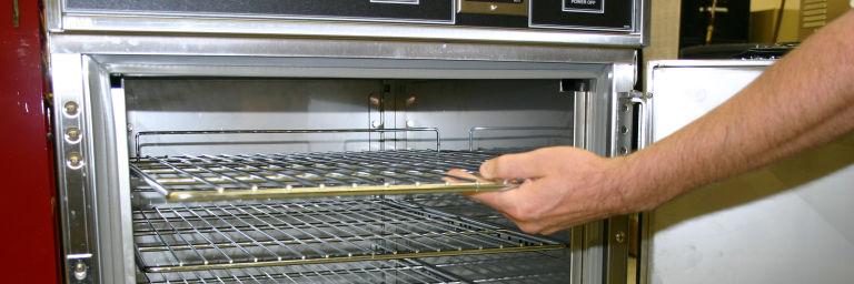 Maintenance Scheduled Maintenance Oven Cleaning (Daily) Maintenance Failure to comply with the maintenance below could result in a serious