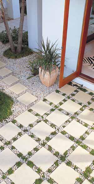 RECOMMENDED FOR Courtyards Paths Steps AVAILABLE SIZES 40mm Quadro 6.25 units per m 2 40mm Quadro Sharknose 2.