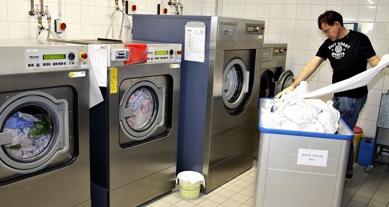 Washing of large volumes with only stand-alone equipment Inefficient handling: