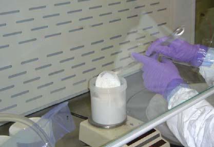 XPert Bulk Powder Enclosures Work Procedure Remove lid of source container and place to the side.