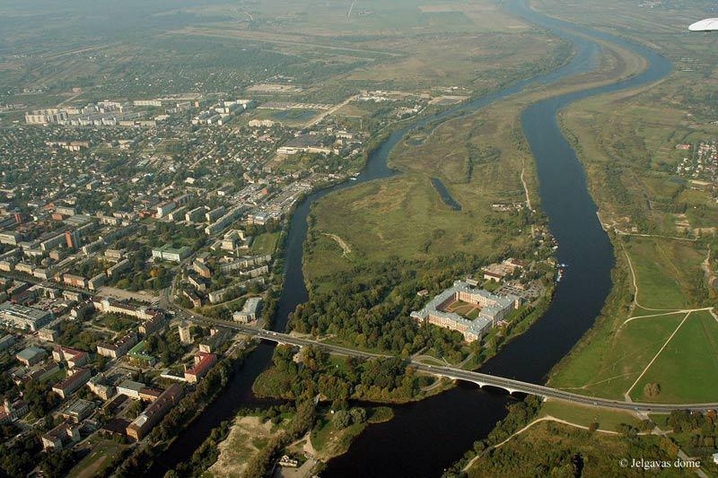 Krustpils - Jelgava Liepāja. Jelgava pilsēta robežojas ar Ozolnieku novadu un Jelgavas novadu.