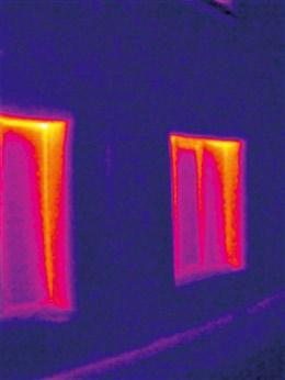 Bērnudārza Kastanītis ēkas konstrukcijas elementu siltumcaurlaidība Ārsienas un logu ailes Logi un durvis Jumts Raksturojums pirms ēkas siltināšanas Silikātķieģeļu mūris (51 cm), kaļķa javas apmetums
