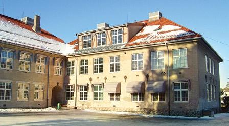Siltumsūkņu izmantošana vidusskolas siltumapgādē Oslo Nordstrand vidusskola ir viena no mazākajām skolām Oslo pilsētā tajā mācās 420 skolēni un strādā 48