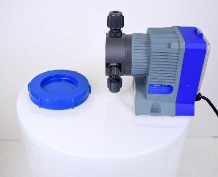Mounting Pump to Solution Tank 1. Position pump for installation. 2.