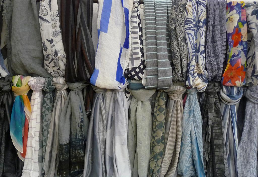 Como Venezia Milano Como Mantero Seta Spa Printed Scarves Fabrics used for print include: silk, cotton, wool, cashmere and velvet.