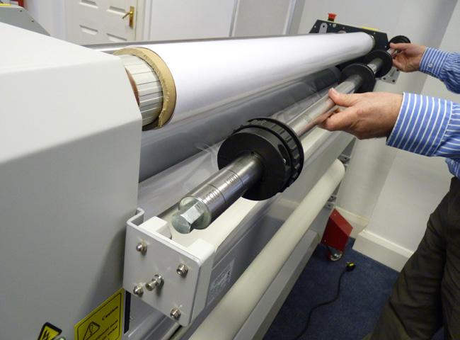 Release the tension on the film by turning the friction adjustment sleeve Liner paper/mount film (loaded on the bottom mandrel) 5.