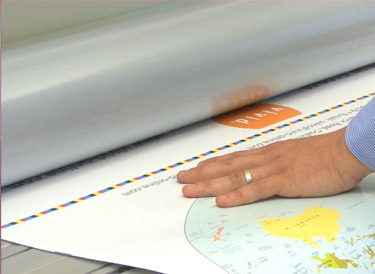 any airpockets or creases 6. Your document can now be fed into the laminator.
